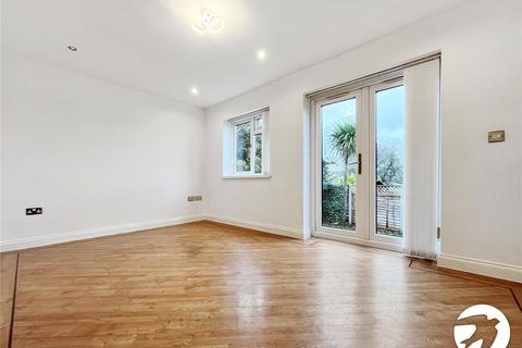 3 bedroom detached house to rent, City Way, Rochester, Kent, ME1