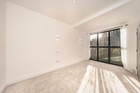 2 bedroom flat for sale, Acacia Road, London