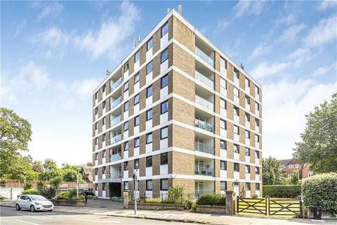 3 bedroom flat to rent, Roehampton Court, London SW13