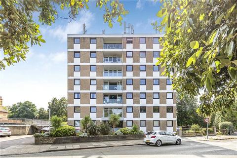 3 bedroom flat to rent, Roehampton Court, London SW13