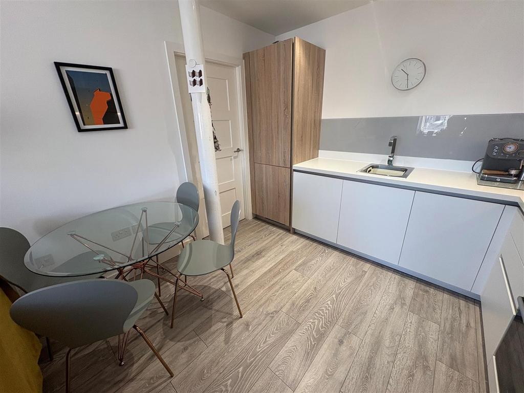 Dining Kitchen2.jpg