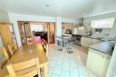 4 bedroom semi-detached house for sale, Wrotham Road, Meopham, Gravesend, Kent, DA13