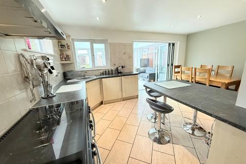 4 bedroom semi-detached house for sale, Wrotham Road, Meopham, Gravesend, Kent, DA13