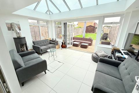 4 bedroom semi-detached house for sale, Wrotham Road, Meopham, Gravesend, Kent, DA13 0HT