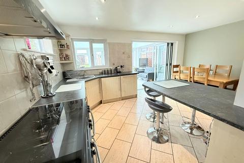 4 bedroom semi-detached house for sale, Wrotham Road, Meopham, Gravesend, Kent, DA13 0HT
