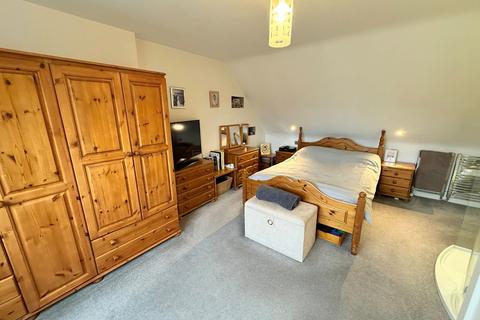4 bedroom semi-detached house for sale, Wrotham Road, Meopham, Gravesend, Kent, DA13 0HT