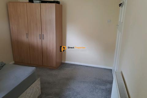 3 bedroom semi-detached house to rent, Leeds LS21