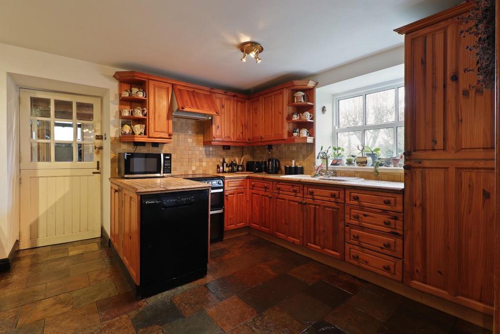 Dining kitchen