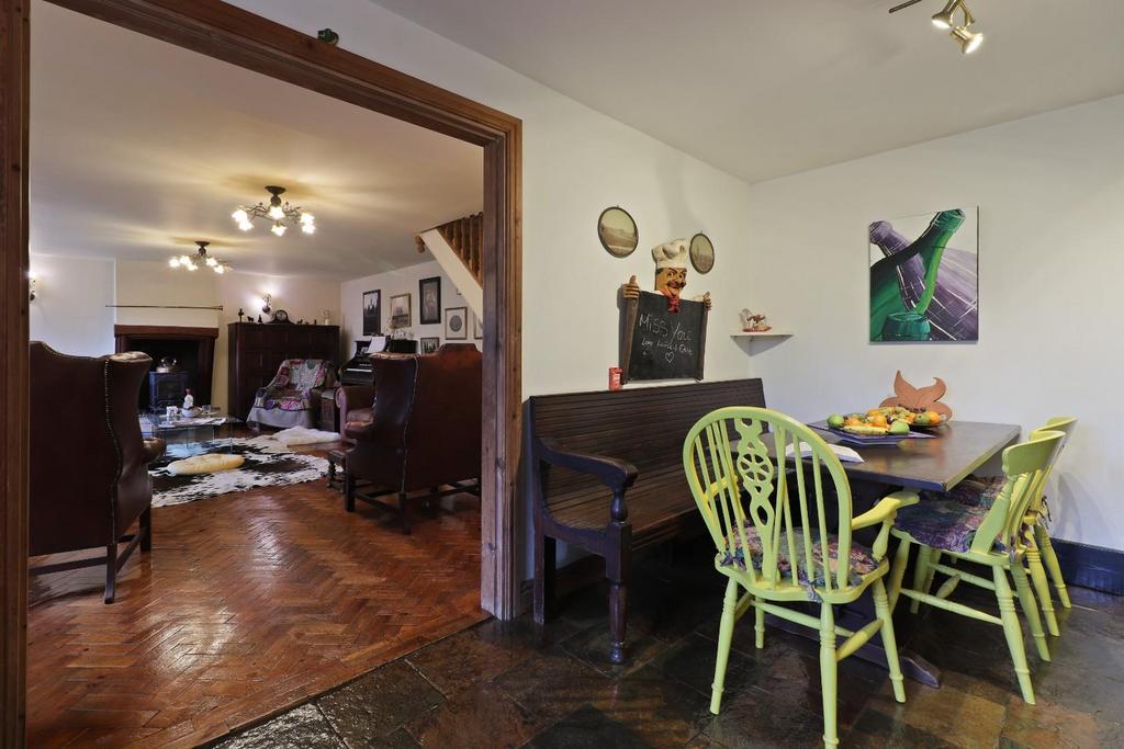 Dining kitchen