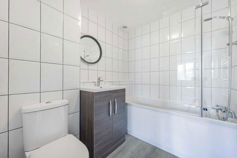4 bedroom detached house to rent, Mast House Terrace, London E14