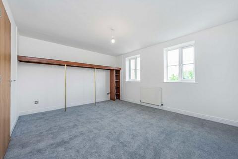 4 bedroom detached house to rent, Mast House Terrace, London E14