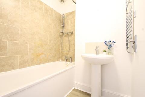 1 bedroom in a house share to rent, Kirkdale, London, SE26