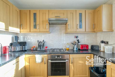 3 bedroom semi-detached house to rent, Meadow Way, Norwich, Norfolk