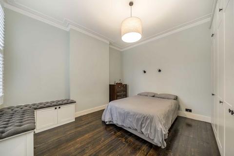 3 bedroom flat to rent, Furness Road, London NW10