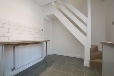 2 bedroom terraced house to rent, Oak Grove, Urmston, Manchester, M41