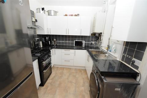 3 bedroom terraced house for sale, Falmouth Avenue, Otley Road, BD3
