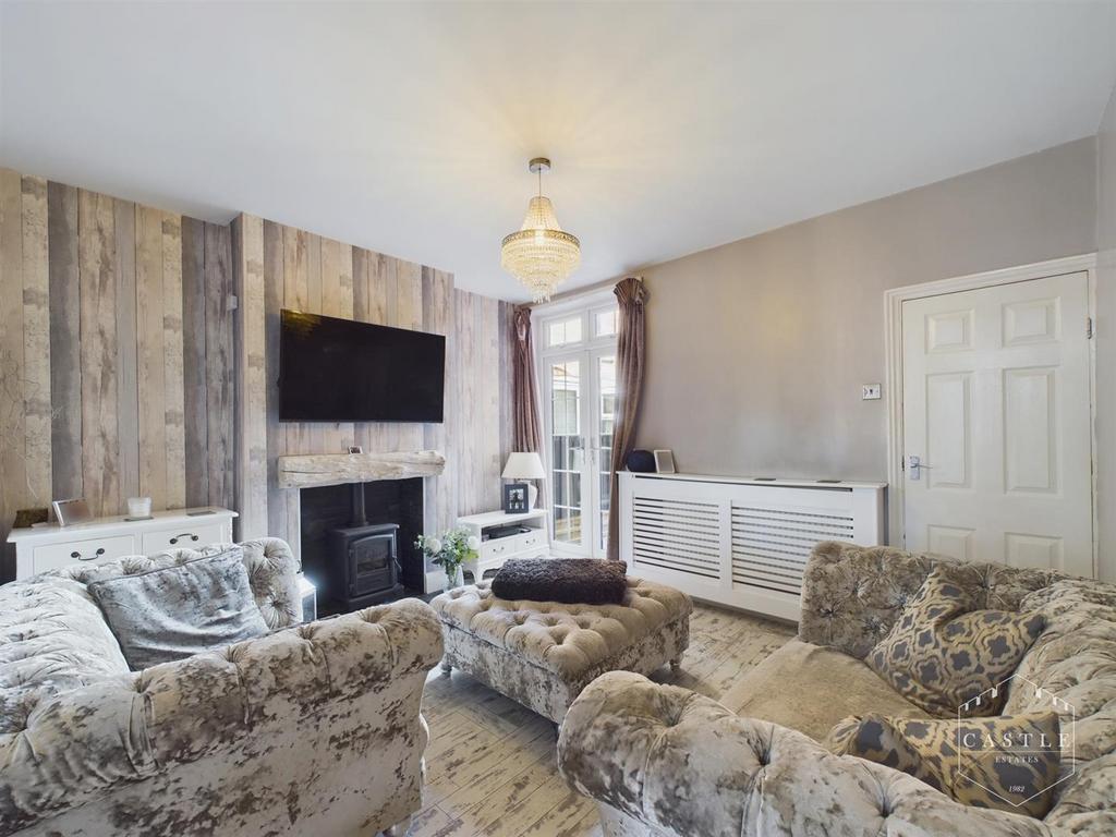 Sitting/dining room