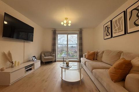 2 bedroom flat to rent, Cameron Crescent, Edgware, HA8