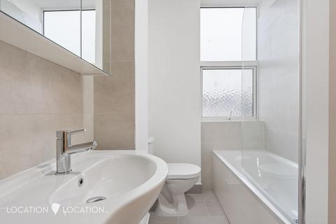 3 bedroom flat to rent, Green Lanes, London, N4