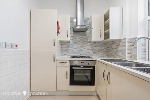 3 bedroom flat to rent, Green Lanes, London, N4