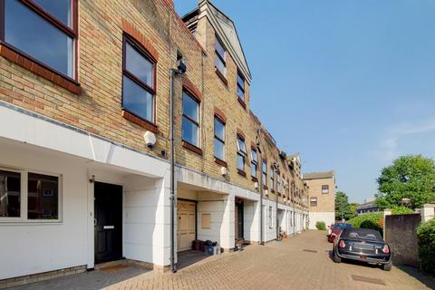 2 bedroom townhouse for sale, Malmesbury Road, London, E3