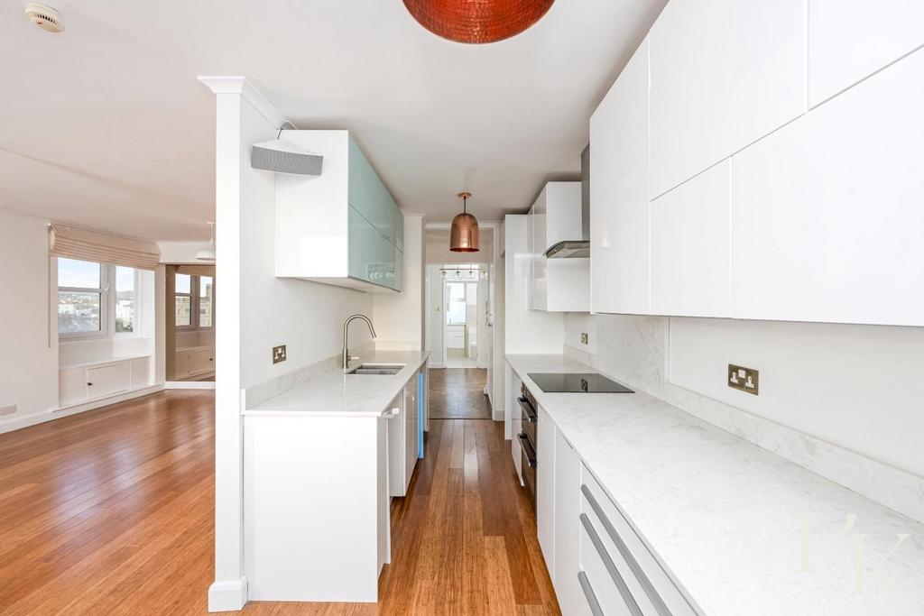 Courtenay Terrace, Flag Court, Flat 36-025.JPG