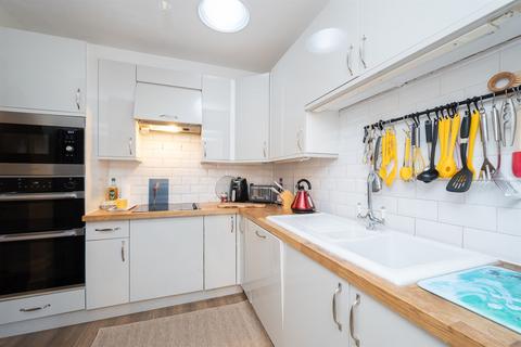 3 bedroom terraced house to rent, Northlands Road, Warnham, Horsham, RH12