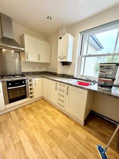 2 bedroom apartment to rent, Market Close, Ashburton
