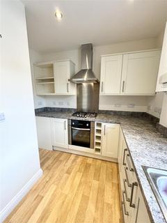 2 bedroom apartment to rent, Market Close, Ashburton
