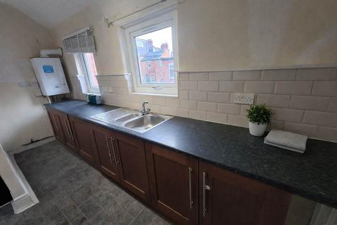 3 bedroom flat to rent, Westbourne Avenue, Gateshead NE8