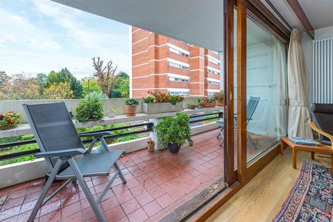 3 bedroom flat for sale, Southwood Park, Southwood Lawn Road, Highgate, London, N6