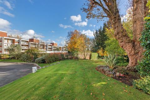 3 bedroom flat for sale, Southwood Park, Southwood Lawn Road, Highgate, London, N6
