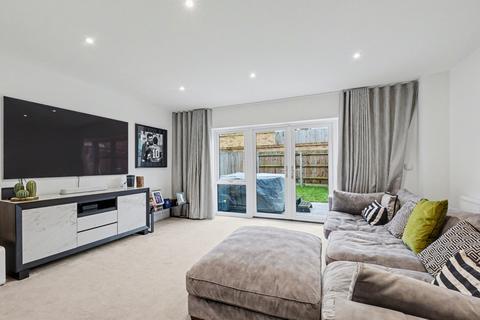 3 bedroom semi-detached house for sale, Bloomfields, Rainham,