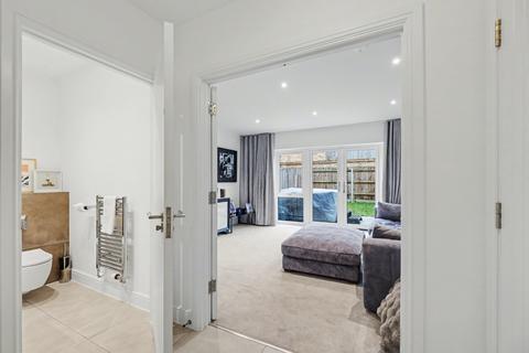 3 bedroom semi-detached house for sale, Bloomfields, Rainham,