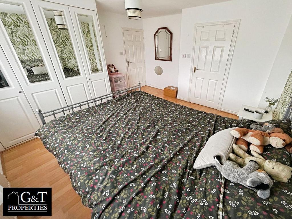 Second bedroom