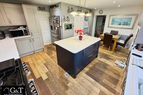 4 bedroom detached house for sale, Sevendwellings View, Brierley Hill