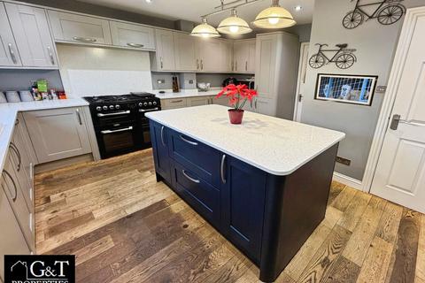 4 bedroom detached house for sale, Sevendwellings View, Brierley Hill