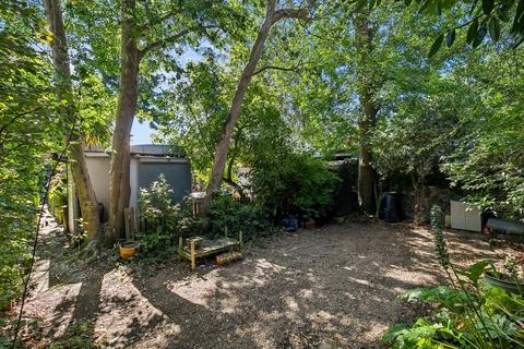 2 bedroom flat for sale, Stanley Road, Twickenham TW2