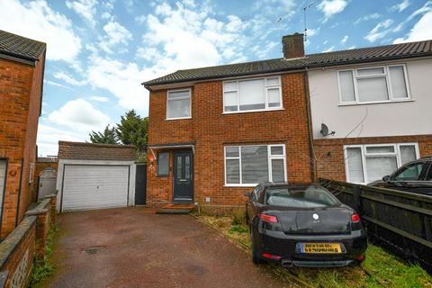 3 bedroom semi-detached house to rent, Jubilee Avenue, London Colney, AL2