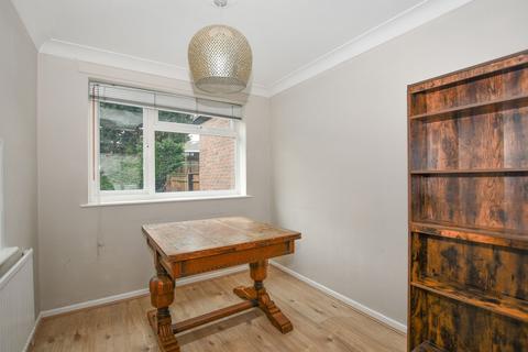 3 bedroom semi-detached house to rent, Jubilee Avenue, London Colney, AL2