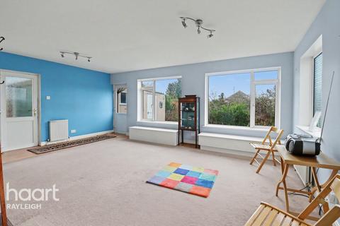 3 bedroom semi-detached house for sale, Willow Close, Rayleigh