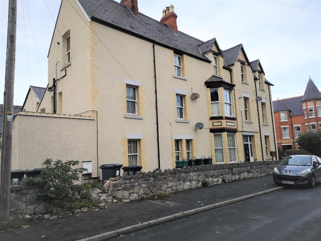 Flat 3, 68 Greenfield Road - Main.jpg