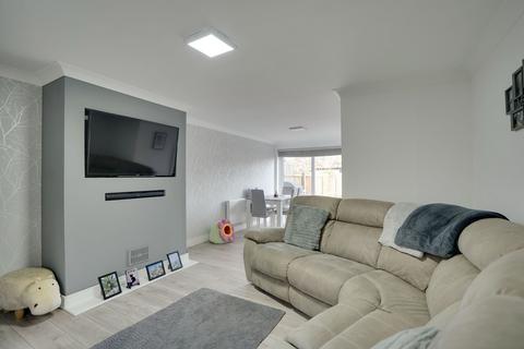 3 bedroom terraced house for sale, Peterhouse Close, Bury St. Edmunds IP28