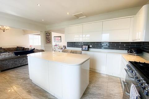 4 bedroom detached house for sale, Milfield Avenue, Wallsend