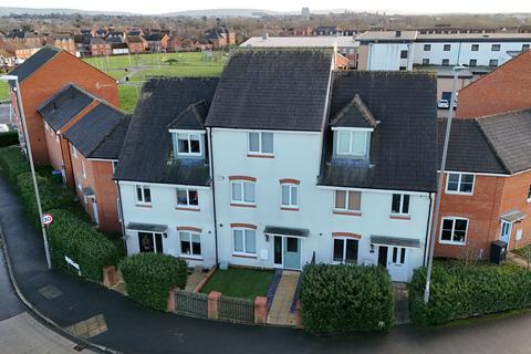 4 bedroom terraced house for sale, Colonel Grantham Avenue, Aylesbury, Buckinghamshire