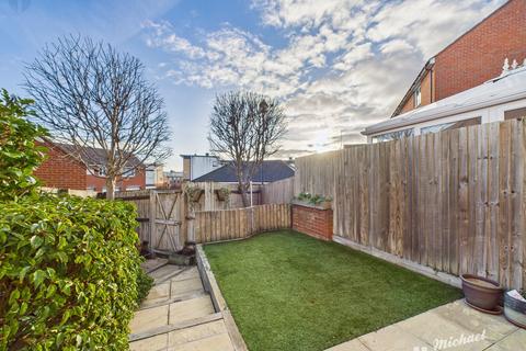 4 bedroom terraced house for sale, Colonel Grantham Avenue, Aylesbury, Buckinghamshire