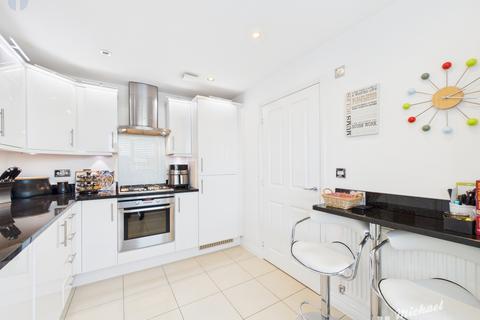 4 bedroom terraced house for sale, Colonel Grantham Avenue, Aylesbury, Buckinghamshire