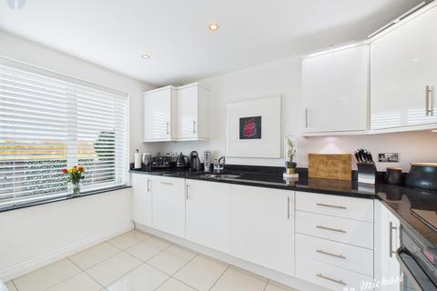 4 bedroom terraced house for sale, Colonel Grantham Avenue, Aylesbury, Buckinghamshire