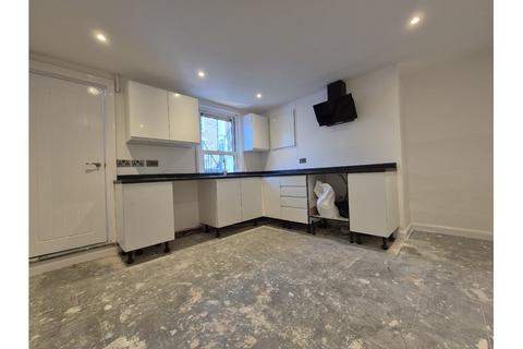 3 bedroom terraced house to rent, Hereson Road, Ramsgate CT11