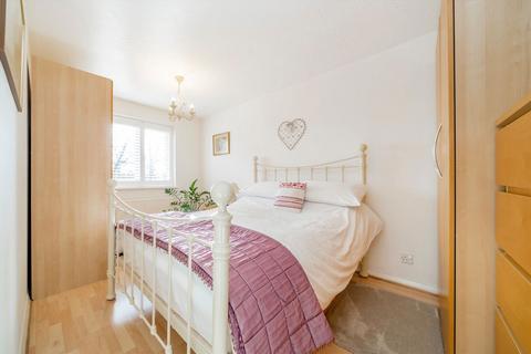 3 bedroom terraced house for sale, Winterburn Close, London N11